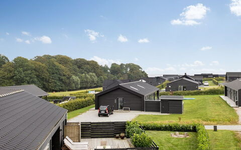 Sigrun - 300M from the Sea: Dak, Huis, Huis, Verblijf, Siding, Landgoed, Oprit, Garden Gebouwen, Werf, Schuur