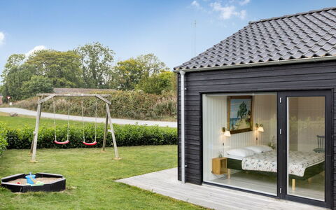 Sigrun - 300M from the Sea: Dak, Huis, Huis, Verblijf, Siding, Landgoed, Oprit, Garden Gebouwen, Werf, Schuur