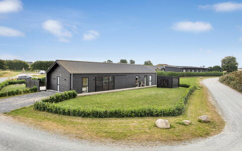 Sigrun - 300M from the Sea: Dak, Huis, Huis, Verblijf, Siding, Landgoed, Oprit, Garden Gebouwen, Werf, Schuur