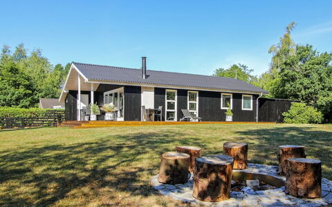 Lillebror - 7Km from the Sea: Verblijf, Backyard, Werf, Garden Gebouwen, Schuur, Siding, Buitenmeubels, Blokhut, Outdoor Structuur, Keet