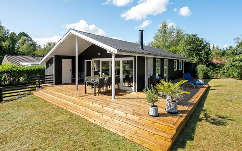 Lillebror - 7Km from the Sea: Verblijf, Backyard, Werf, Garden Gebouwen, Schuur, Siding, Buitenmeubels, Blokhut, Outdoor Structuur, Keet