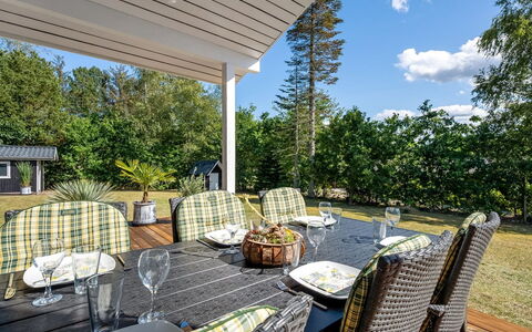 Lillebror - 7Km from the Sea: Verblijf, Backyard, Werf, Garden Gebouwen, Schuur, Siding, Buitenmeubels, Blokhut, Outdoor Structuur, Keet