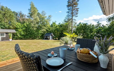 Lillebror - 7Km from the Sea: Verblijf, Backyard, Werf, Garden Gebouwen, Schuur, Siding, Buitenmeubels, Blokhut, Outdoor Structuur, Keet