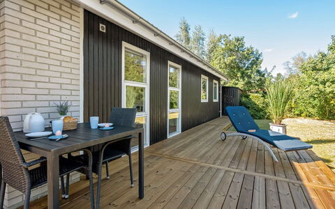 Lillebror - 7Km from the Sea: Verblijf, Backyard, Werf, Garden Gebouwen, Schuur, Siding, Buitenmeubels, Blokhut, Outdoor Structuur, Keet