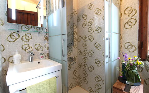 Chalet Giove: Badkamer, Loodgieterswerkinrichting, Flooring, Verdieping, Interieur Ontwerp, Wastafel In De Badkamer, Loodgieter, Toilet, Kraan, Wastafel