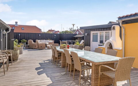 Albine - 150M from the Sea: Huis, Huis, Dak, Verblijf, Struik, Siding, Landgoed, Boerderij, Tuin, Landscaping