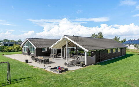 Jurgis - 900M from the Sea: Dak, Huis, Huis, Verblijf, Siding, Landgoed, Oprit, Garden Gebouwen, Werf, Schuur