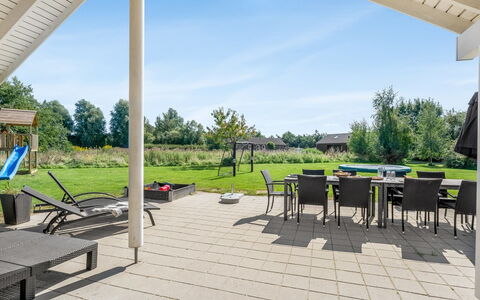 Jurgis - 900M from the Sea: Dak, Huis, Huis, Verblijf, Siding, Landgoed, Oprit, Garden Gebouwen, Werf, Schuur