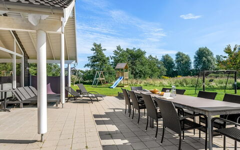 Jurgis - 900M from the Sea: Dak, Huis, Huis, Verblijf, Siding, Landgoed, Oprit, Garden Gebouwen, Werf, Schuur