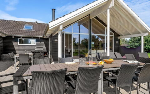 Jurgis - 900M from the Sea: Dak, Huis, Huis, Verblijf, Siding, Landgoed, Oprit, Garden Gebouwen, Werf, Schuur