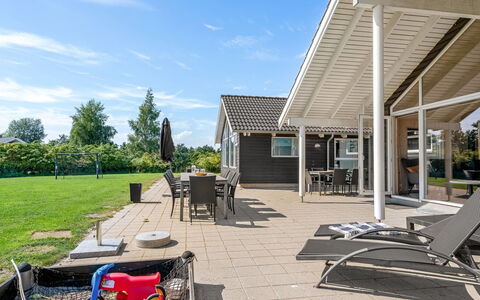 Jurgis - 900M from the Sea: Dak, Huis, Huis, Verblijf, Siding, Landgoed, Oprit, Garden Gebouwen, Werf, Schuur