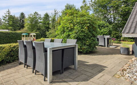Helke - 30Km from the Sea: Verblijf, Backyard, Werf, Garden Gebouwen, Schuur, Siding, Buitenmeubels, Blokhut, Outdoor Structuur, Keet