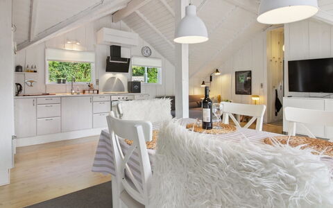Helke - 30Km from the Sea: Verblijf, Backyard, Werf, Garden Gebouwen, Schuur, Siding, Buitenmeubels, Blokhut, Outdoor Structuur, Keet