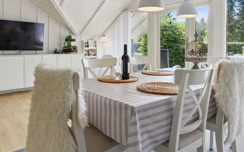 Helke - 30Km from the Sea: Verblijf, Backyard, Werf, Garden Gebouwen, Schuur, Siding, Buitenmeubels, Blokhut, Outdoor Structuur, Keet