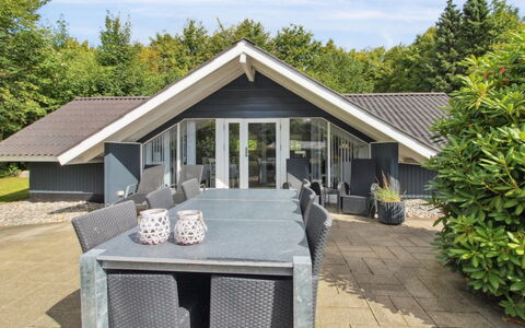 Helke - 30Km from the Sea: Verblijf, Backyard, Werf, Garden Gebouwen, Schuur, Siding, Buitenmeubels, Blokhut, Outdoor Structuur, Keet