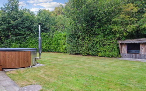 Helke - 30Km from the Sea: Verblijf, Backyard, Werf, Garden Gebouwen, Schuur, Siding, Buitenmeubels, Blokhut, Outdoor Structuur, Keet