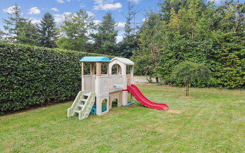 Helke - 30Km from the Sea: Verblijf, Backyard, Werf, Garden Gebouwen, Schuur, Siding, Buitenmeubels, Blokhut, Outdoor Structuur, Keet
