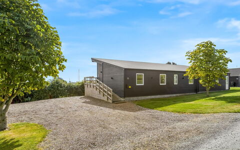 Fin - 150M from the Sea: Dak, Huis, Huis, Verblijf, Siding, Landgoed, Oprit, Garden Gebouwen, Werf, Schuur