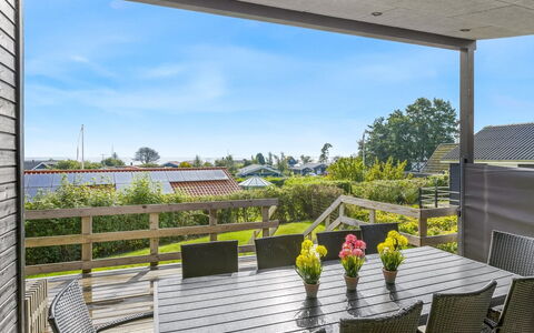 Fin - 150M from the Sea: Dak, Huis, Huis, Verblijf, Siding, Landgoed, Oprit, Garden Gebouwen, Werf, Schuur