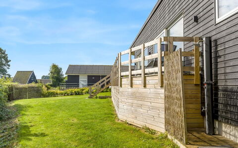 Fin - 150M from the Sea: Dak, Huis, Huis, Verblijf, Siding, Landgoed, Oprit, Garden Gebouwen, Werf, Schuur