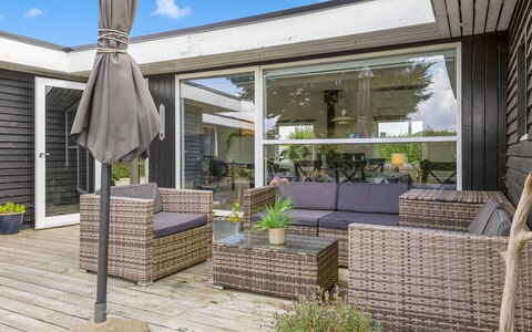 Adia - 500M from the Sea: Meubilair, Buitenmeubels, Tableware, Tafel, Drinkware, Stoel, Buitentafel, Voedsel, Fles