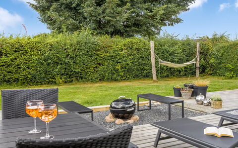 Adia - 500M from the Sea: Meubilair, Buitenmeubels, Tableware, Tafel, Drinkware, Stoel, Buitentafel, Voedsel, Fles