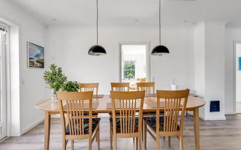 Wolter - 1.7Km from the Sea: Meubilair, Flooring, Interieur Ontwerp, Verdieping, Hout, Eetkamer, Tafel, Keuken En Eettafel, Stoel, Houten Vloer