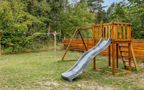 Wolter - 1.7Km from the Sea: Dia Van De Speelplaats, Hout, Speeltoestel, Chute, Speelplaats, Tuin, Hardwood, Park, Backyard