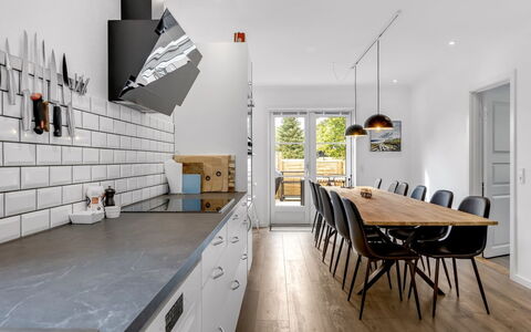 Wolter - 1.7Km from the Sea: Meubilair, Flooring, Interieur Ontwerp, Hout, Countertop, Keuken, Verdieping, Plafond, Lichte Inrichting, Verlichting