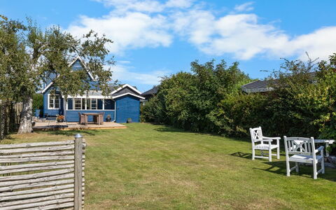 Gorica - 150M from the Sea: Blauw, Huis, Huis, Verblijf, Struik, Woongebied, Dak, Gazon, Land Lot, Tuin