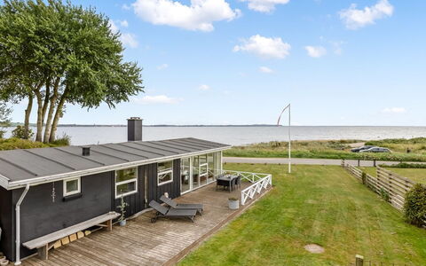 Teodosija - 20M from the Sea: Dak, Huis, Huis, Verblijf, Deur, Siding, Dek, Veranda, Plank, Hardwood