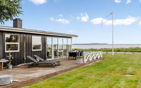 Teodosija - 20M from the Sea: Dak, Huis, Huis, Verblijf, Deur, Siding, Dek, Veranda, Plank, Hardwood