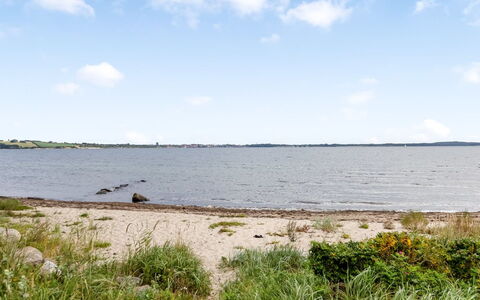 Teodosija - 20M from the Sea: Dak, Huis, Huis, Verblijf, Deur, Siding, Dek, Veranda, Plank, Hardwood