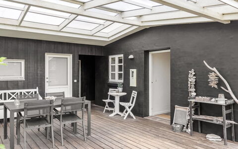 Teodosija - 20M from the Sea: Dak, Huis, Huis, Verblijf, Deur, Siding, Dek, Veranda, Plank, Hardwood