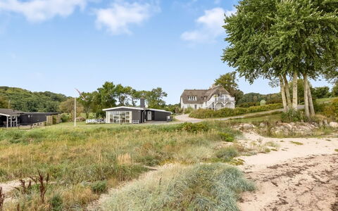 Teodosija - 20M from the Sea: Dak, Huis, Huis, Verblijf, Deur, Siding, Dek, Veranda, Plank, Hardwood
