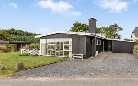 Teodosija - 20M from the Sea: Dak, Huis, Huis, Verblijf, Deur, Siding, Dek, Veranda, Plank, Hardwood