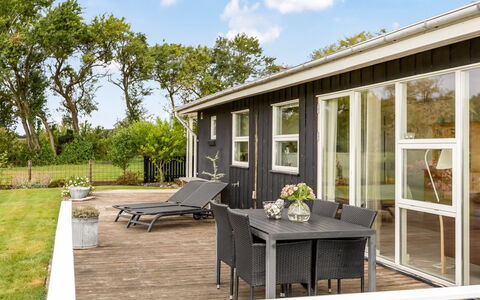 Teodosija - 20M from the Sea: Dak, Huis, Huis, Verblijf, Deur, Siding, Dek, Veranda, Plank, Hardwood
