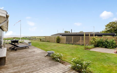 Teodosija - 20M from the Sea: Dak, Huis, Huis, Verblijf, Deur, Siding, Dek, Veranda, Plank, Hardwood