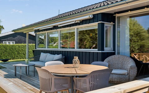 Hawarth - 275M from the Sea: Hout, Veranda, Schaduw, Buitenmeubels, Dek, Hardwood, Beits, Outdoor Structuur, Stoel, Plank