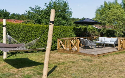 Hawarth - 275M from the Sea: Hout, Buitenmeubels, Tuin, Hardwood, Gazon, Schaduw, Backyard, Natuurlijk Materiaal, Plank, Werf