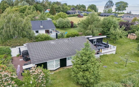 Rikhard - 175M to the Fjord: Woongebied, Huis, Dak, Huis, Buurt, Landschap, Voorstad, Land Lot, Verblijf, Menselijke Nederzetting