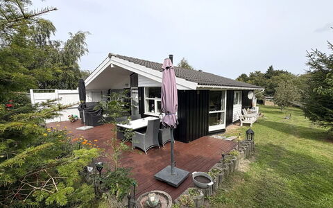 Rikhard - 175M to the Fjord: Meubilair, Bankstel, Interieur Ontwerp, Flooring, Woonkamer, Verdieping, Kussen Gooien, Kamer, Hoofdkussen