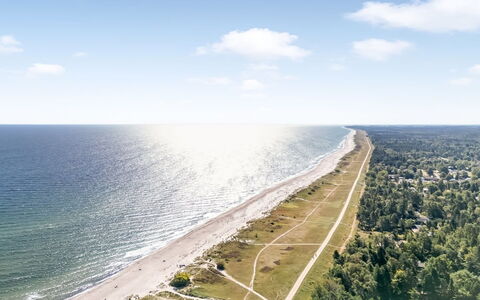 Milda - 100M from the Sea: Huis, Dak, Huis, Verblijf, Struik, Groundcover, Landgoed, Boerderij, Siding, Garden Gebouwen