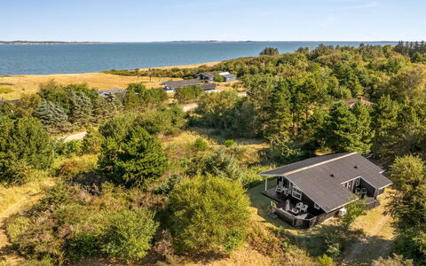 Marisol - 250M to the Fjord: Dak, Huis, Huis, Verblijf, Deur, Siding, Dek, Veranda, Plank, Hardwood