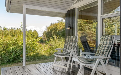Marisol - 250M to the Fjord: Dak, Huis, Huis, Verblijf, Deur, Siding, Dek, Veranda, Plank, Hardwood