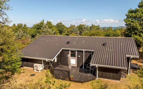 Marisol - 250M to the Fjord: Dak, Huis, Huis, Verblijf, Deur, Siding, Dek, Veranda, Plank, Hardwood