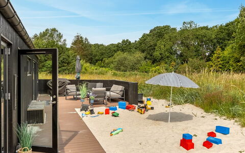 Artur - 800M from the Sea: Land Lot, Tuin, Dek, Buitenmeubels, Backyard, Schaduw, Werf, Landscaping, Stoel, Patio