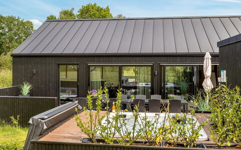 Artur - 800M from the Sea: Dak, Huis, Verblijf, Tuin, Siding, Garden Gebouwen, Landscaping, Schaduw, Werf, Landgoed