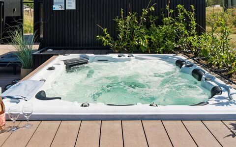 Artur - 800M from the Sea: Samengesteld Materiaal, Vrije Tijd, Jacuzzi, Loodgieterswerkinrichting, Bad, Ontwerp, Buitenmeubels, Binnenplaats, Zwembad