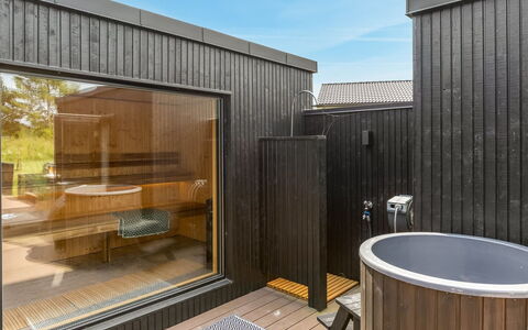 Artur - 800M from the Sea: Loodgieterswerkinrichting, Samengesteld Materiaal, Hardwood, Loodgieter, Ontwerp, Bad, Tegel, Beits, Badkamer, Jacuzzi